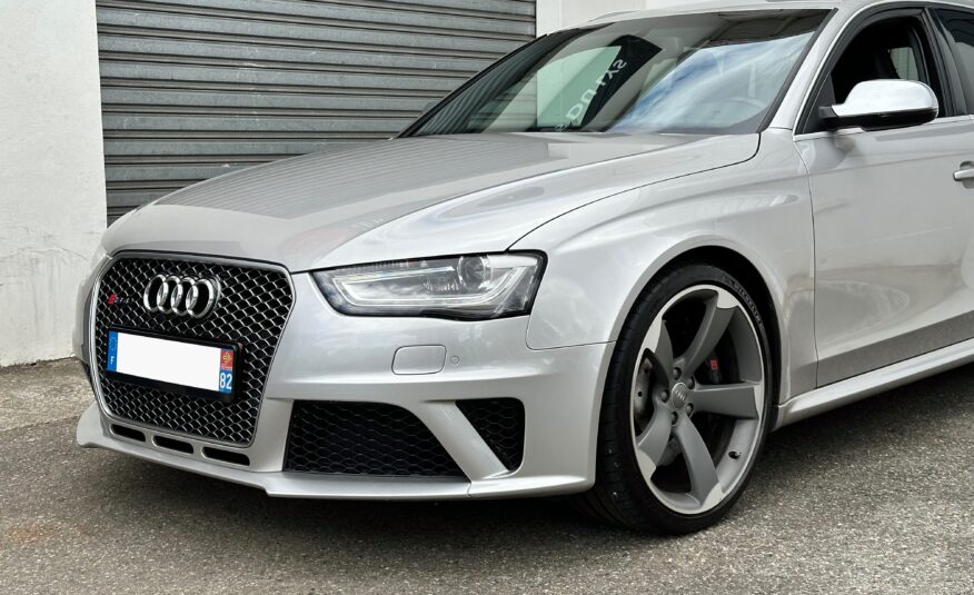 AUDI RS4 Avant 4.2 V8