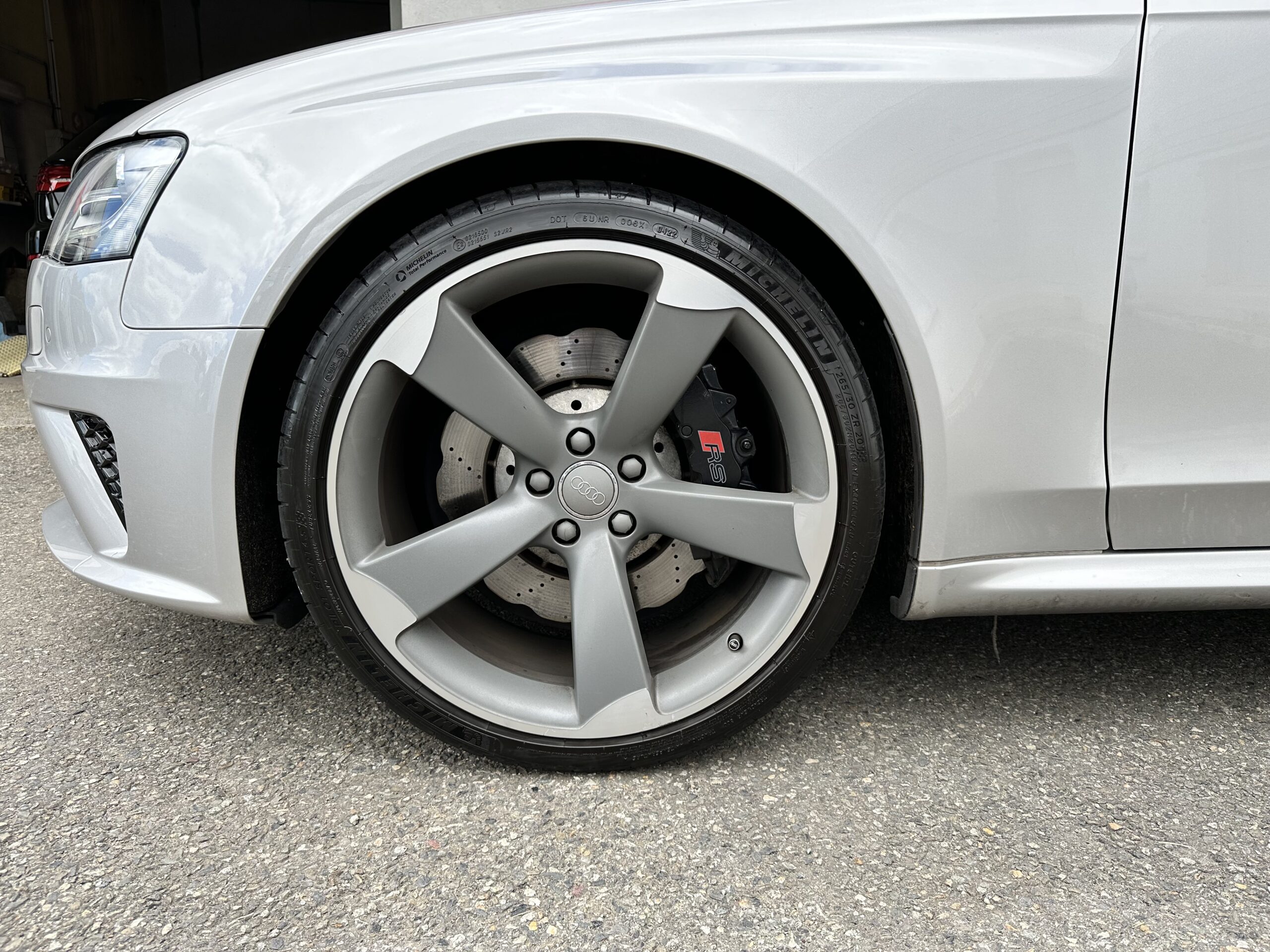 AUDI RS4 Avant 4.2 V8