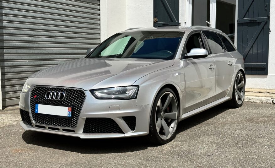 AUDI RS4 Avant 4.2 V8