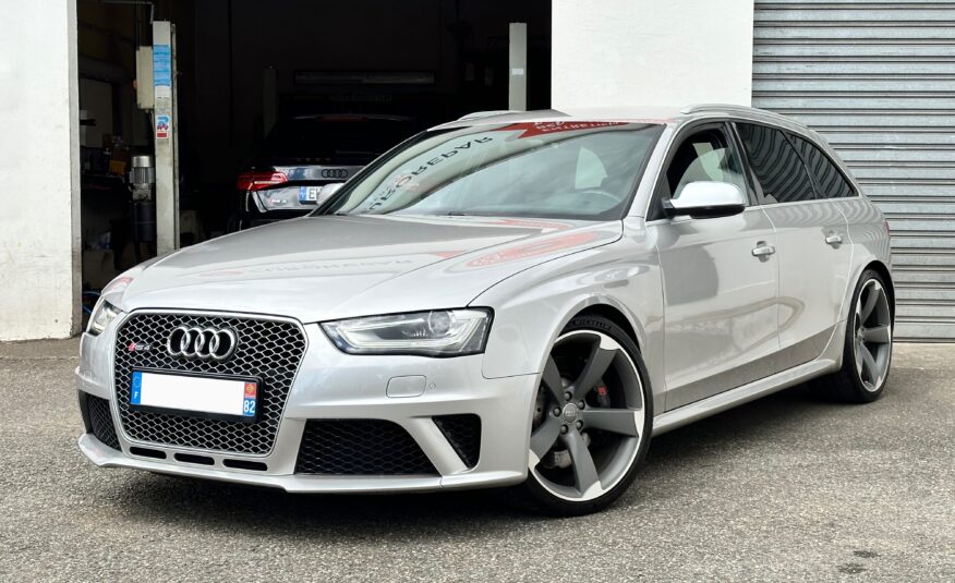 AUDI RS4 Avant 4.2 V8