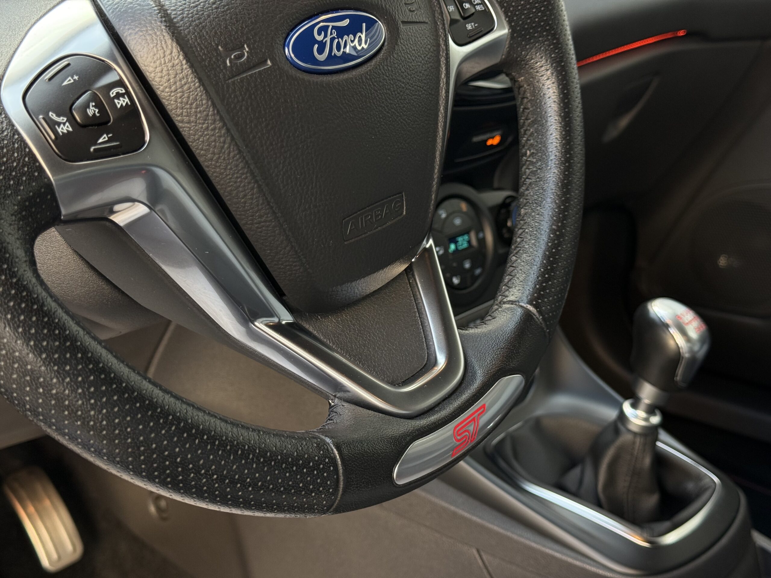 FORD Fiesta ST 182ch à vendre deuxième main, échappement milltek