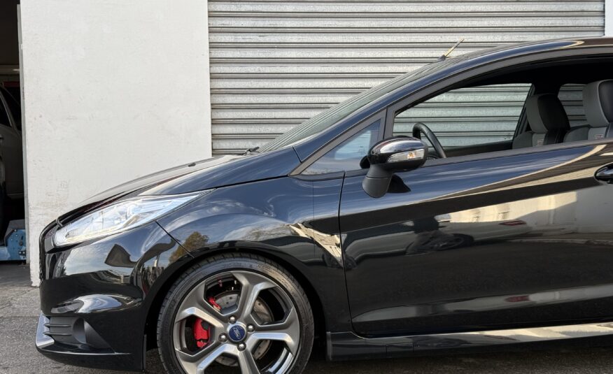 FORD Fiesta ST 182ch à vendre deuxième main, échappement milltek