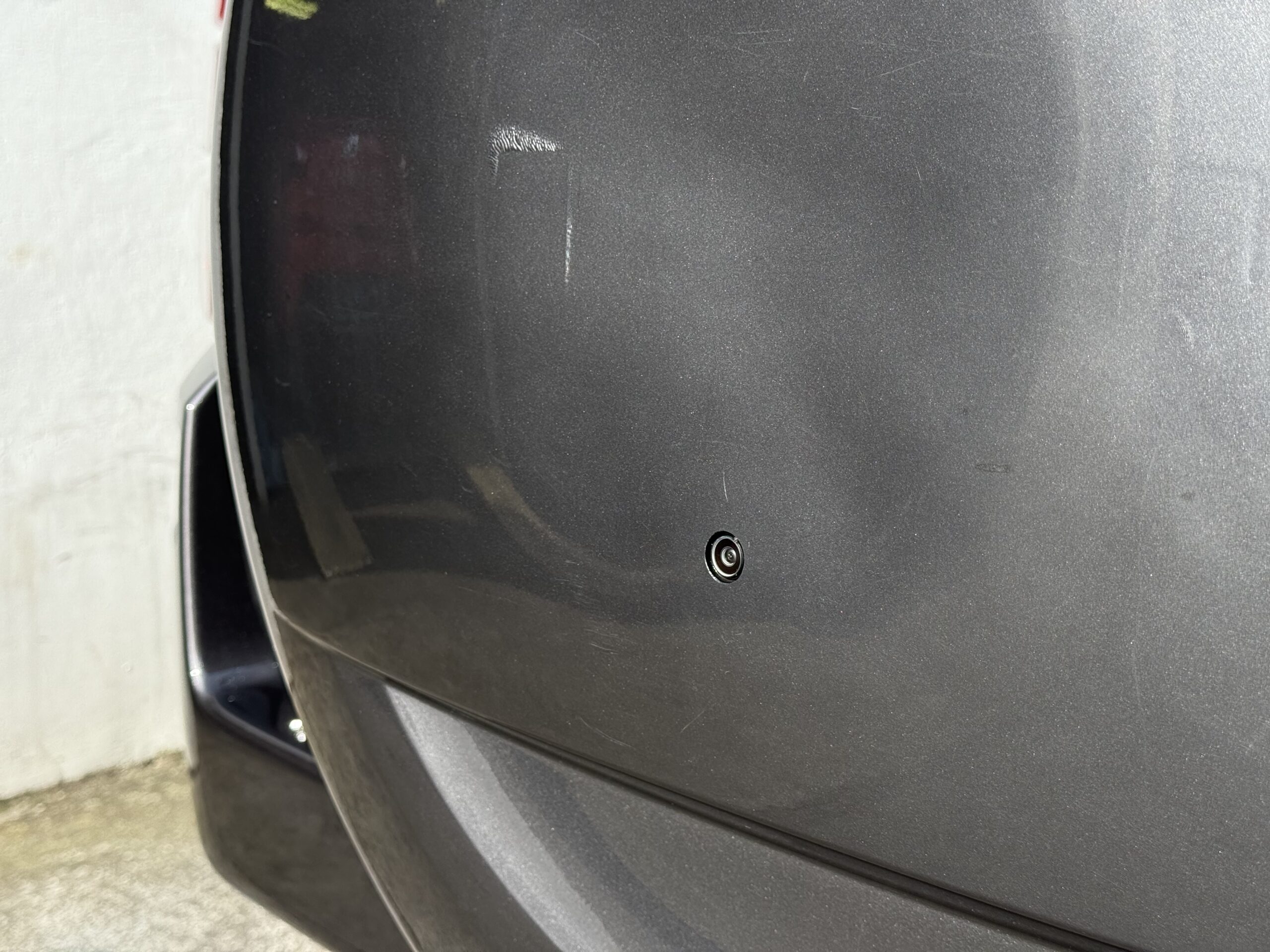 Suzuki Grand Vitara II 3.2 V6 Édition 20ème anniversaire 2009. SUV tout-terrain rare avec moteur 233 ch, intérieur cuir, toit ouvrant, caméra de recul et boîte automatique. Idéal pour les passionnés d’aventure et de véhicules robustes. Véhicule en excellent état avec suivi d’entretien