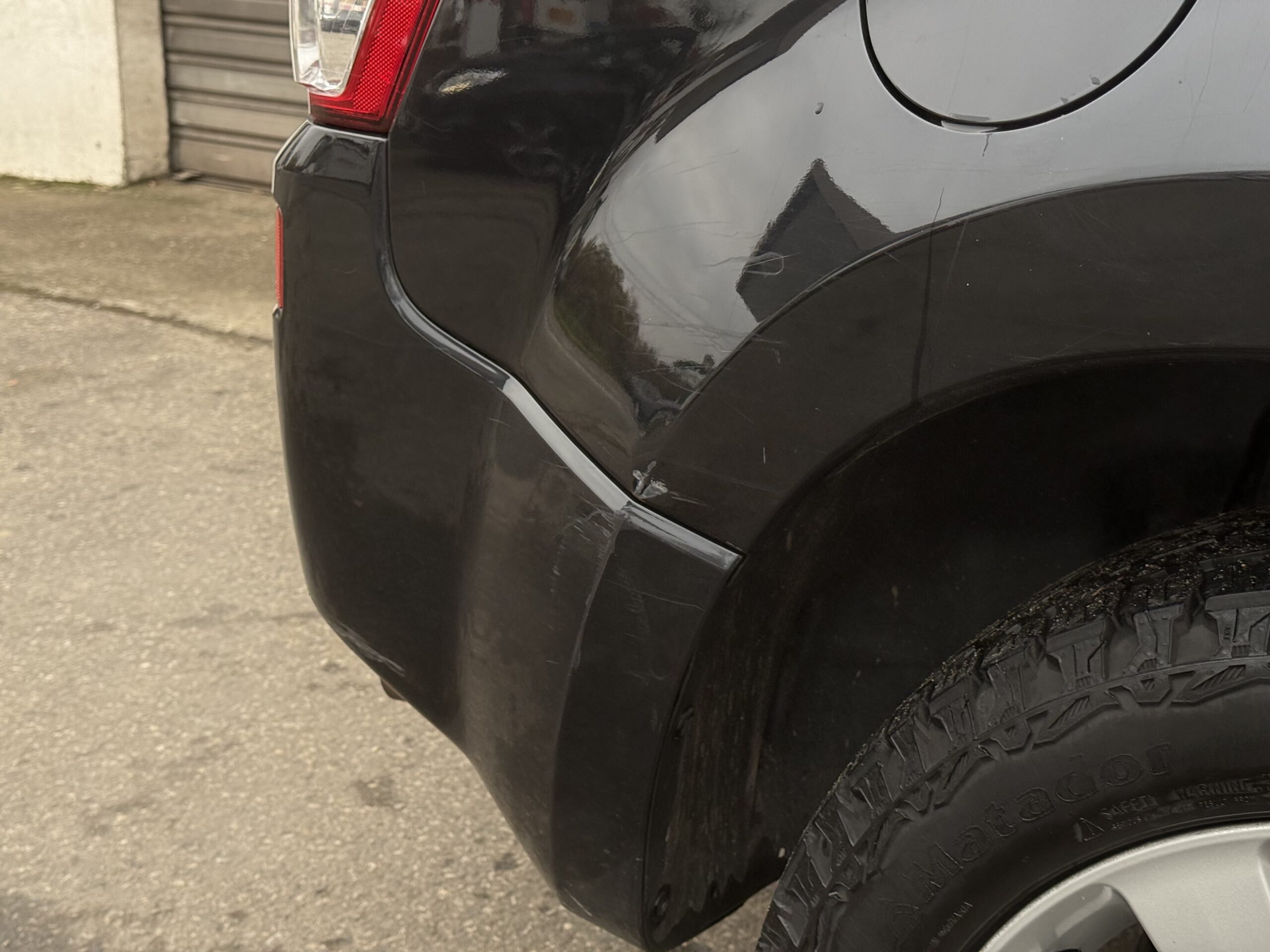 Suzuki Grand Vitara II 3.2 V6 Édition 20ème anniversaire 2009. SUV tout-terrain rare avec moteur 233 ch, intérieur cuir, toit ouvrant, boîte automatique. Idéal pour les passionnés d’aventure et de véhicules robustes. Véhicule en excellent état avec suivi d’entretien