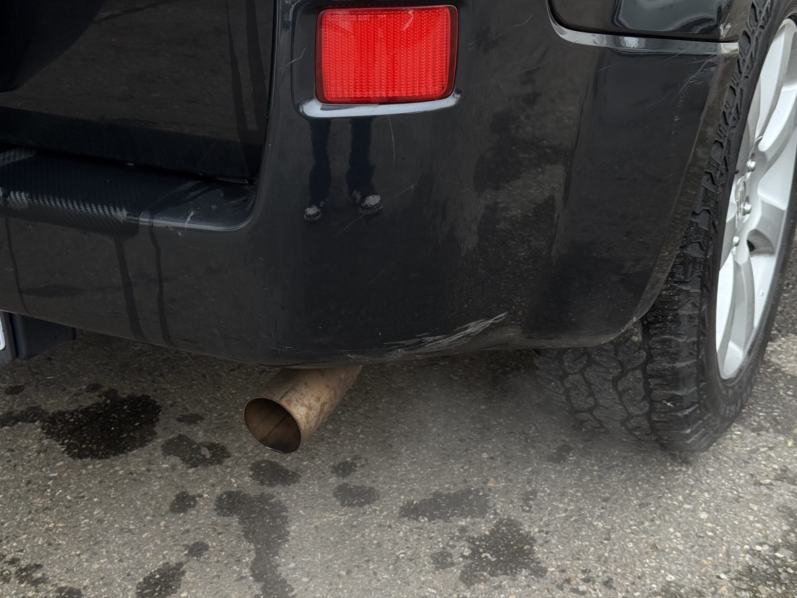 Suzuki Grand Vitara II 3.2 V6 Édition 20ème anniversaire 2009. SUV tout-terrain rare avec moteur 233 ch, intérieur cuir, toit ouvrant, boîte automatique. Idéal pour les passionnés d’aventure et de véhicules robustes. Véhicule en excellent état avec suivi d’entretien