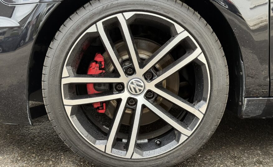 Volkswagen Golf VI GTI 210