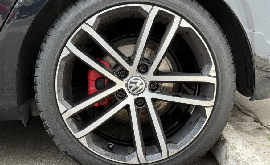 Volkswagen Golf VI GTI 210