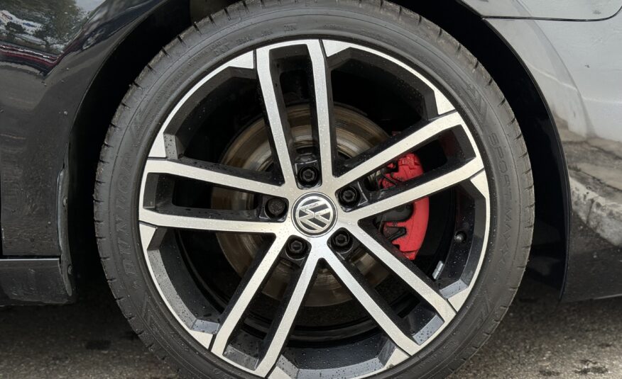 Volkswagen Golf VI GTI 210