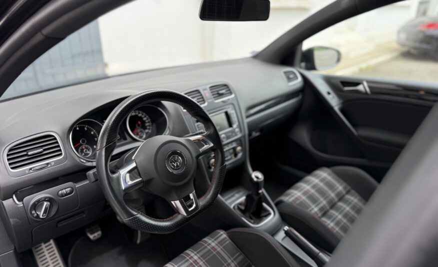 Volkswagen Golf VI GTI 210