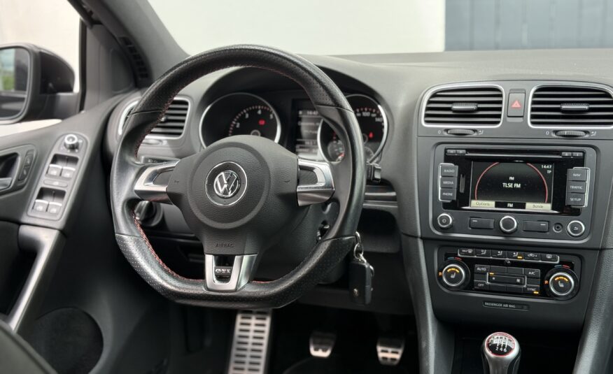 Volkswagen Golf VI GTI 210