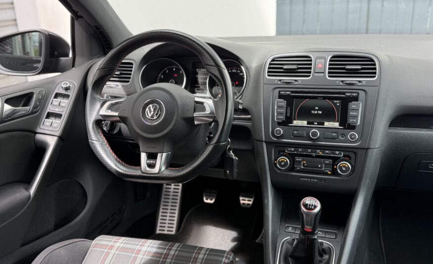 Volkswagen Golf VI GTI 210